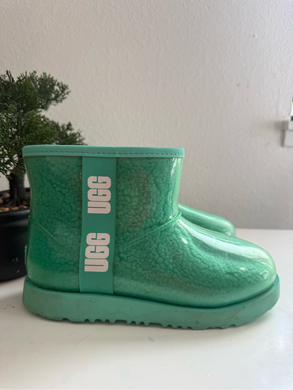 UGG classic clear mini women size 5 or 3 big girls Teal Short Booties - Picture 2 of 7